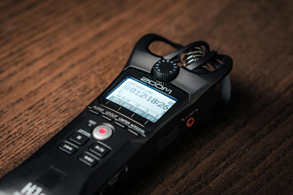 enregistrement d'une conversation audio pour la retranscrire sous format texte.